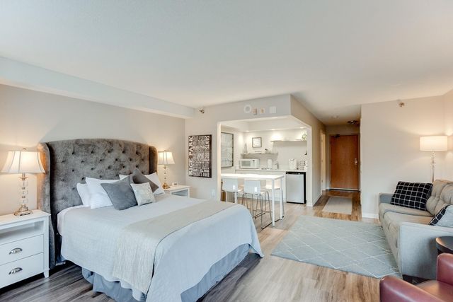 78 10th Street E 2004, Saint Paul, MN 55101