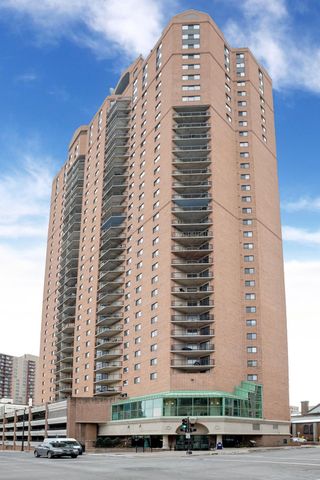 78 10th Street E 2004, Saint Paul, MN 55101