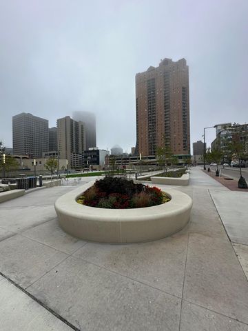 78 10th Street E 2004, Saint Paul, MN 55101