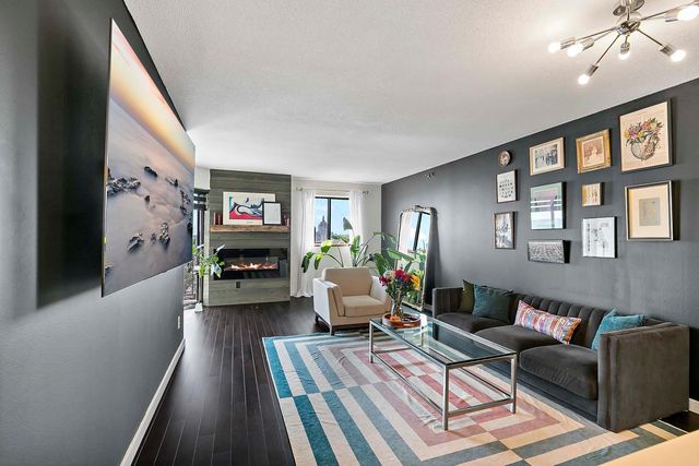 78 10th Street E 2004, Saint Paul, MN 55101