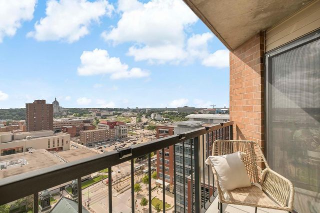 78 10th Street E 2004, Saint Paul, MN 55101