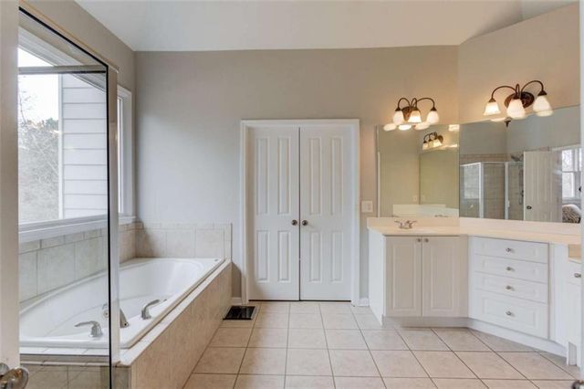 6089 Grand Loop Road, Sugar Hill, GA 30518