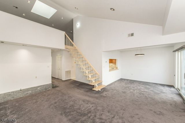 69 Amethyst Lane, Paterson City, NJ 07501