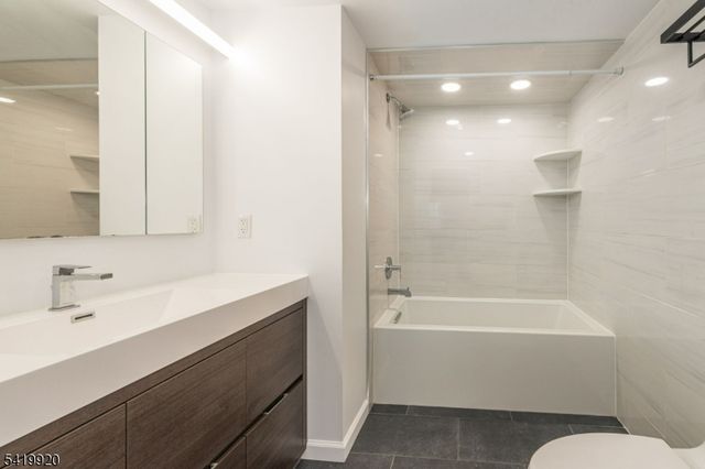 69 Amethyst Lane, Paterson City, NJ 07501