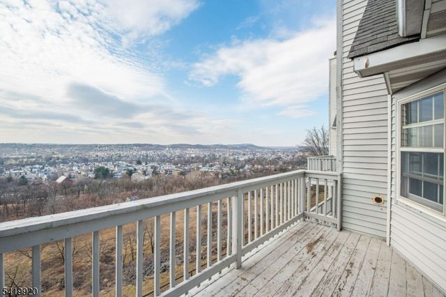 69 Amethyst Lane, Paterson City, NJ 07501