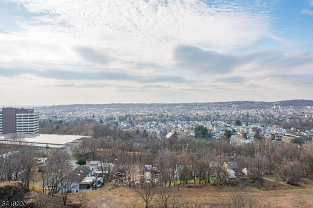 69 Amethyst Lane, Paterson City, NJ 07501