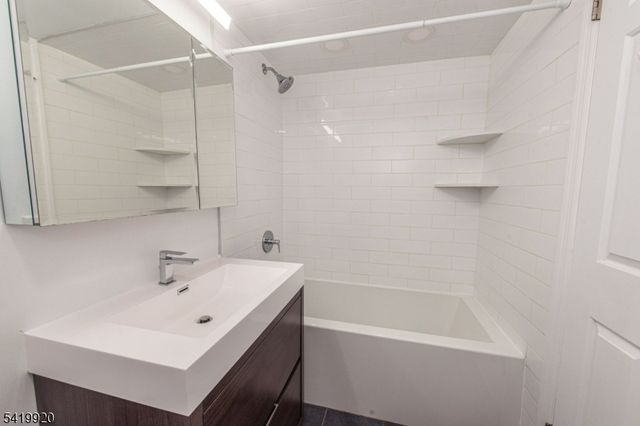 69 Amethyst Lane, Paterson City, NJ 07501