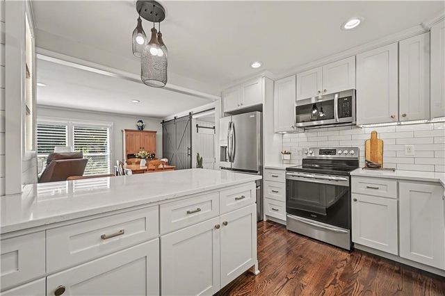 6340 Reeds Drive, Mission, KS 66202
