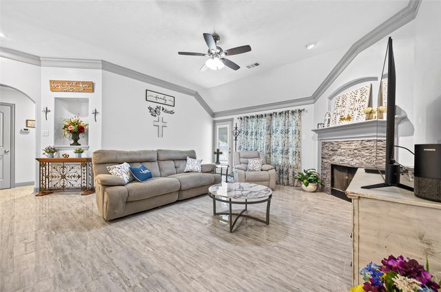 3319 Hemingway Drive, Montgomery, TX 77356