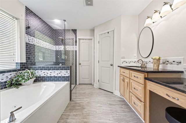 3319 Hemingway Drive, Montgomery, TX 77356