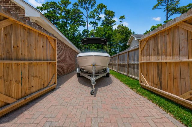 3319 Hemingway Drive, Montgomery, TX 77356