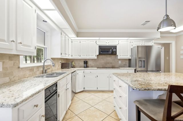 19 Club Manor Drive, Maumelle, AR 72113