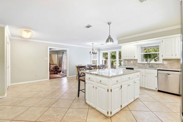 19 Club Manor Drive, Maumelle, AR 72113