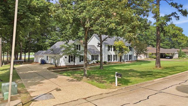 19 Club Manor Drive, Maumelle, AR 72113