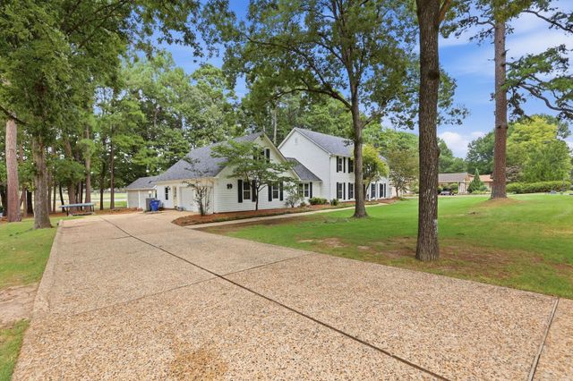 19 Club Manor Drive, Maumelle, AR 72113