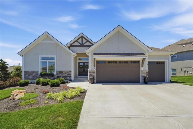 11584 S Roundtree Street, Olathe, KS 66061