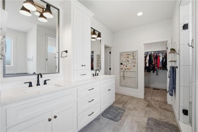 11584 S Roundtree Street, Olathe, KS 66061