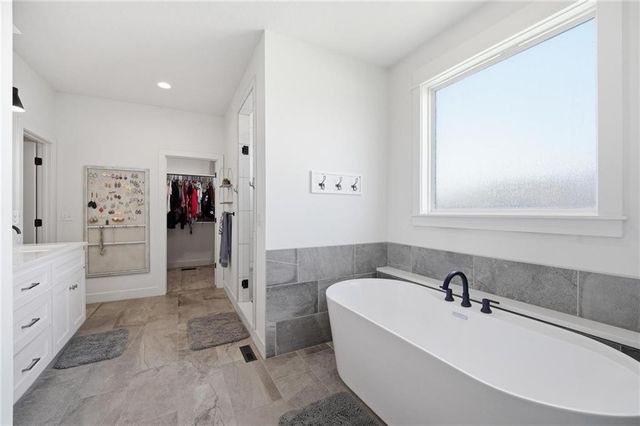 11584 S Roundtree Street, Olathe, KS 66061