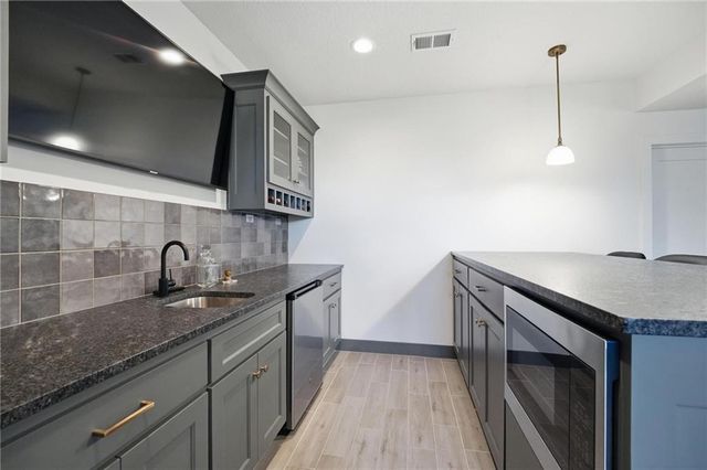 11584 S Roundtree Street, Olathe, KS 66061