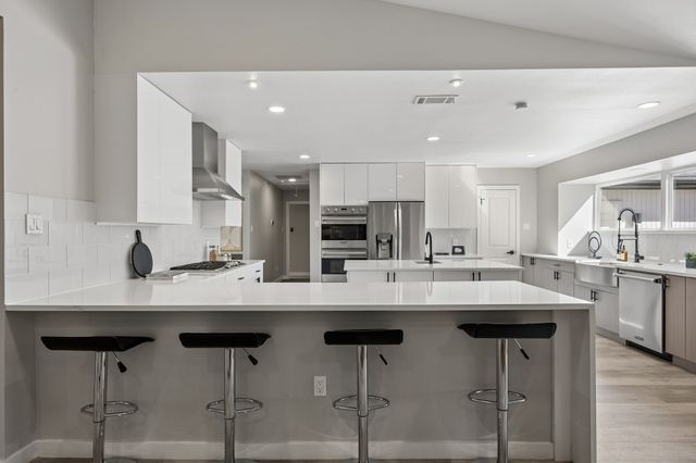 9918 Ila Drive, Dallas, TX 75220