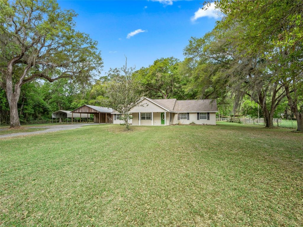 Image 2 of property listing at 8234 S US 301, Bushnell, FL 33513