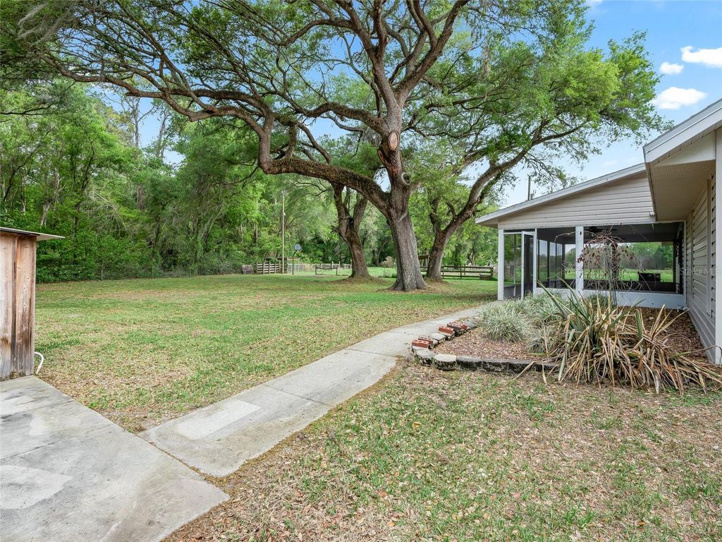 Image 32 of property listing at 8234 S US 301, Bushnell, FL 33513
