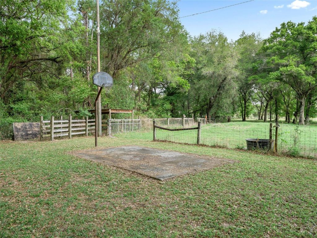 Image 33 of property listing at 8234 S US 301, Bushnell, FL 33513