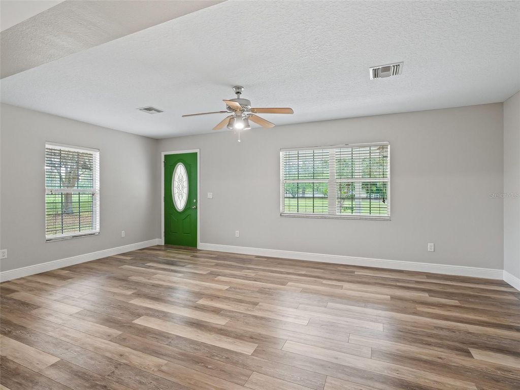 Image 6 of property listing at 8234 S US 301, Bushnell, FL 33513