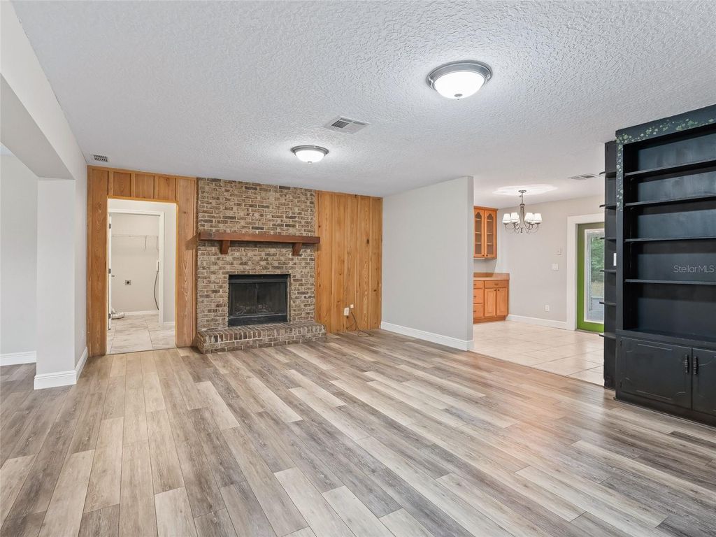 Image 7 of property listing at 8234 S US 301, Bushnell, FL 33513