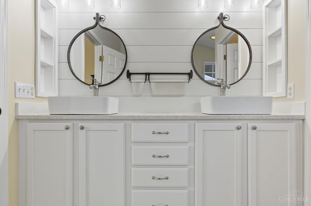 8199 Vadith Court, West Chester, OH 45069