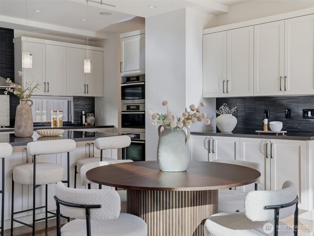 719 99th Avenue NE, Bellevue, WA 98004