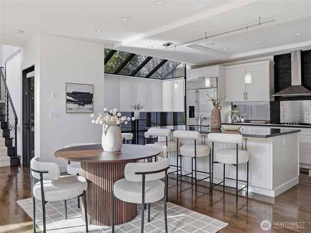 719 99th Avenue NE, Bellevue, WA 98004