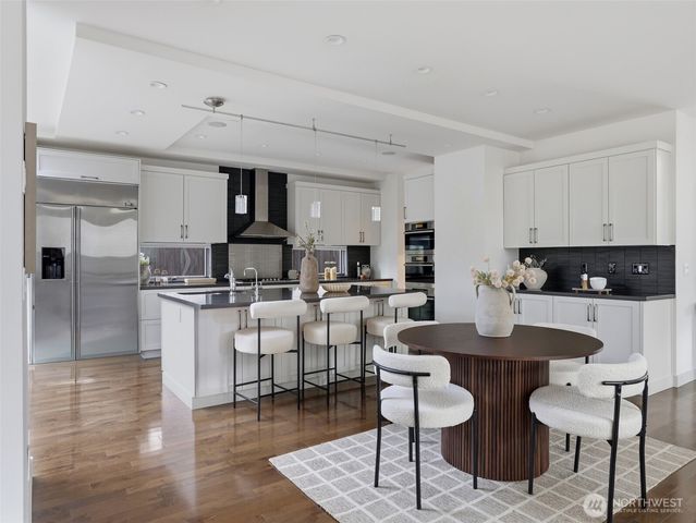 719 99th Avenue NE, Bellevue, WA 98004