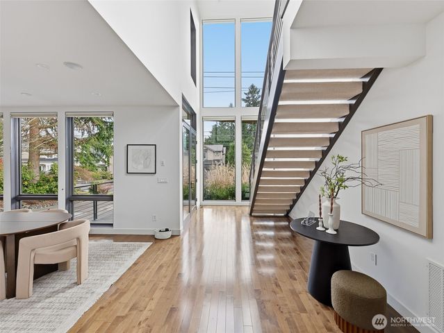 719 99th Avenue NE, Bellevue, WA 98004