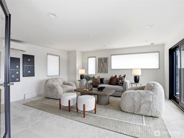 719 99th Avenue NE, Bellevue, WA 98004