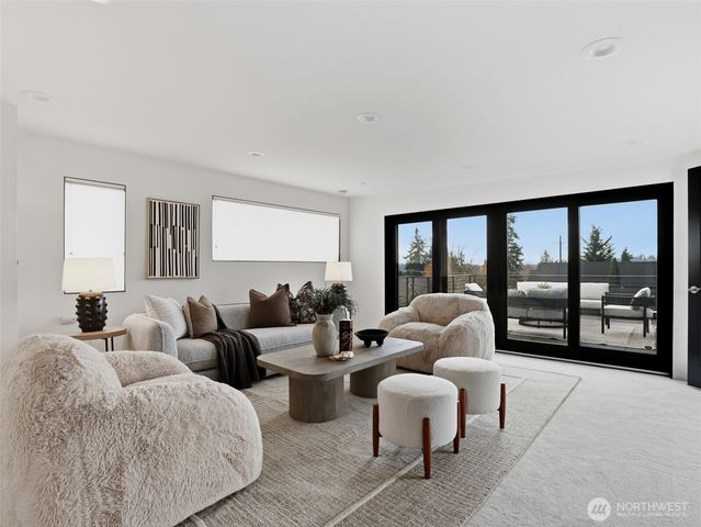 719 99th Avenue NE, Bellevue, WA 98004