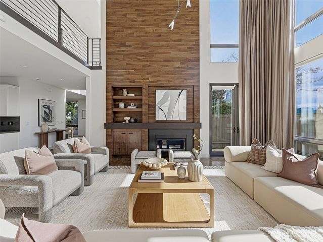 719 99th Avenue NE, Bellevue, WA 98004