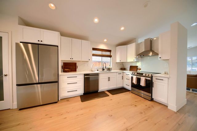 471 Pombo Square Dr, Tracy, CA 95376