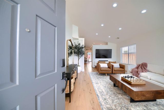 471 Pombo Square Dr, Tracy, CA 95376