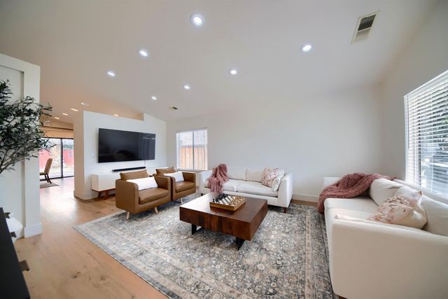 471 Pombo Square Dr, Tracy, CA 95376