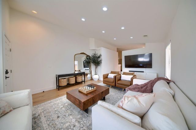 471 Pombo Square Dr, Tracy, CA 95376