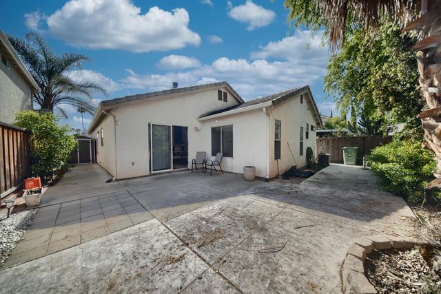 471 Pombo Square Dr, Tracy, CA 95376