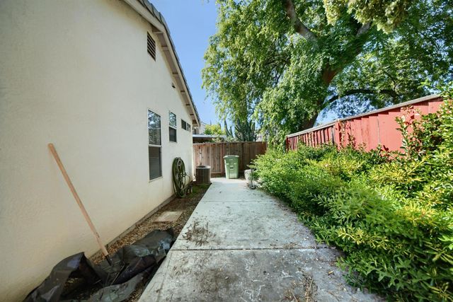 471 Pombo Square Dr, Tracy, CA 95376