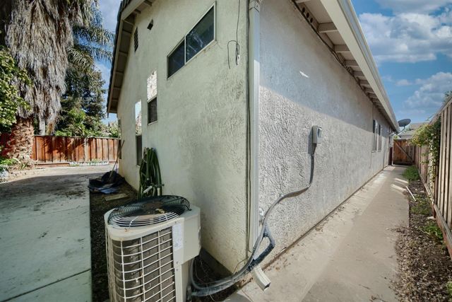 471 Pombo Square Dr, Tracy, CA 95376