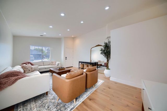 471 Pombo Square Dr, Tracy, CA 95376