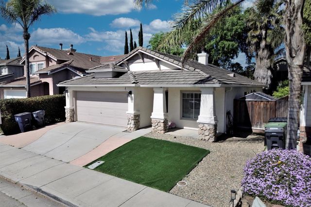 471 Pombo Square Dr, Tracy, CA 95376