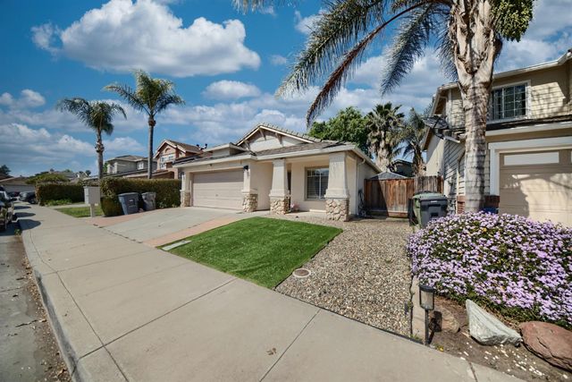 471 Pombo Square Dr, Tracy, CA 95376
