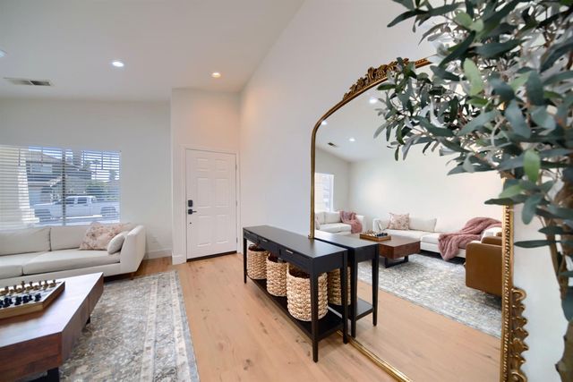 471 Pombo Square Dr, Tracy, CA 95376