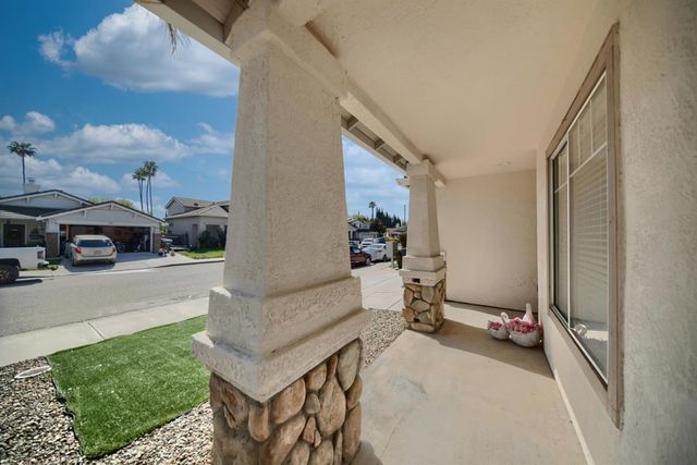 471 Pombo Square Dr, Tracy, CA 95376