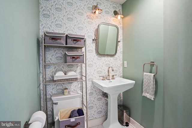 512 REGENT PL NE, Washington, DC 20017